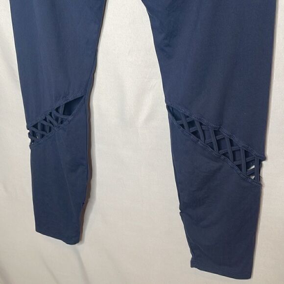 BB Dakota Taste Of Lace Navy Cut Out Leggings. Size Large. - Picture 6 of 8